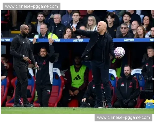 斯洛特发布会反问记者 你问的是哪一次判罚 情绪失控有原因